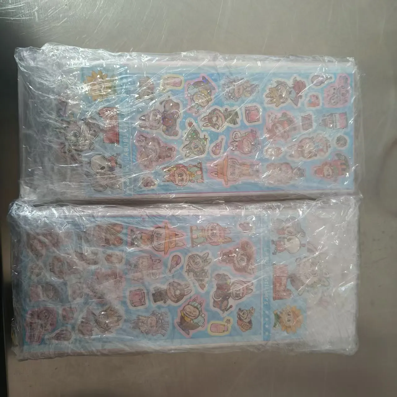 कंपनीने गेल्या आठवड्यात नवीन डाय-कट मुलांचे स्टिकर्स पाठवले