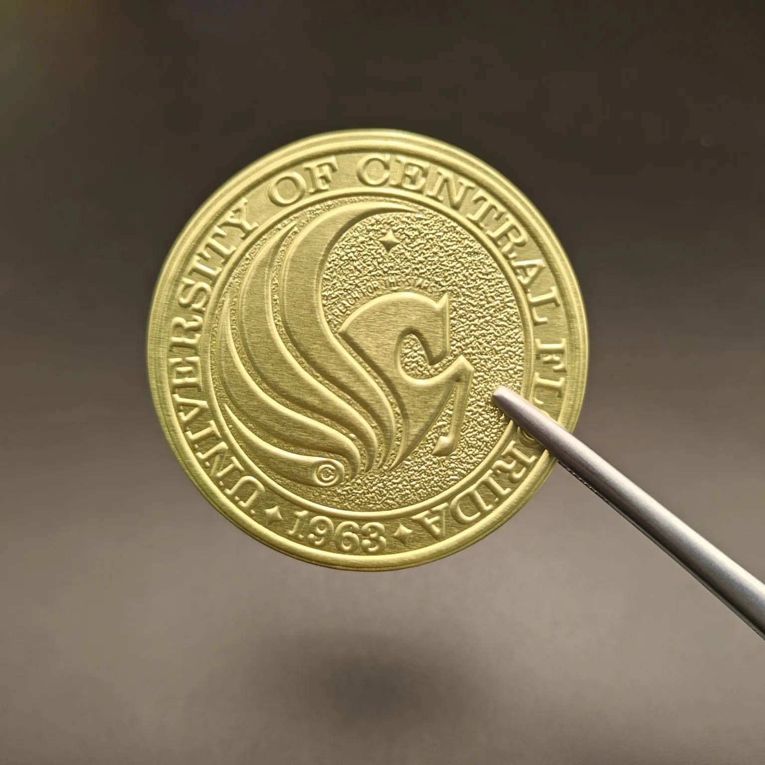 वाइन लेबल आपल्या बाटलीकडे दुर्लक्ष कसे करू शकते?