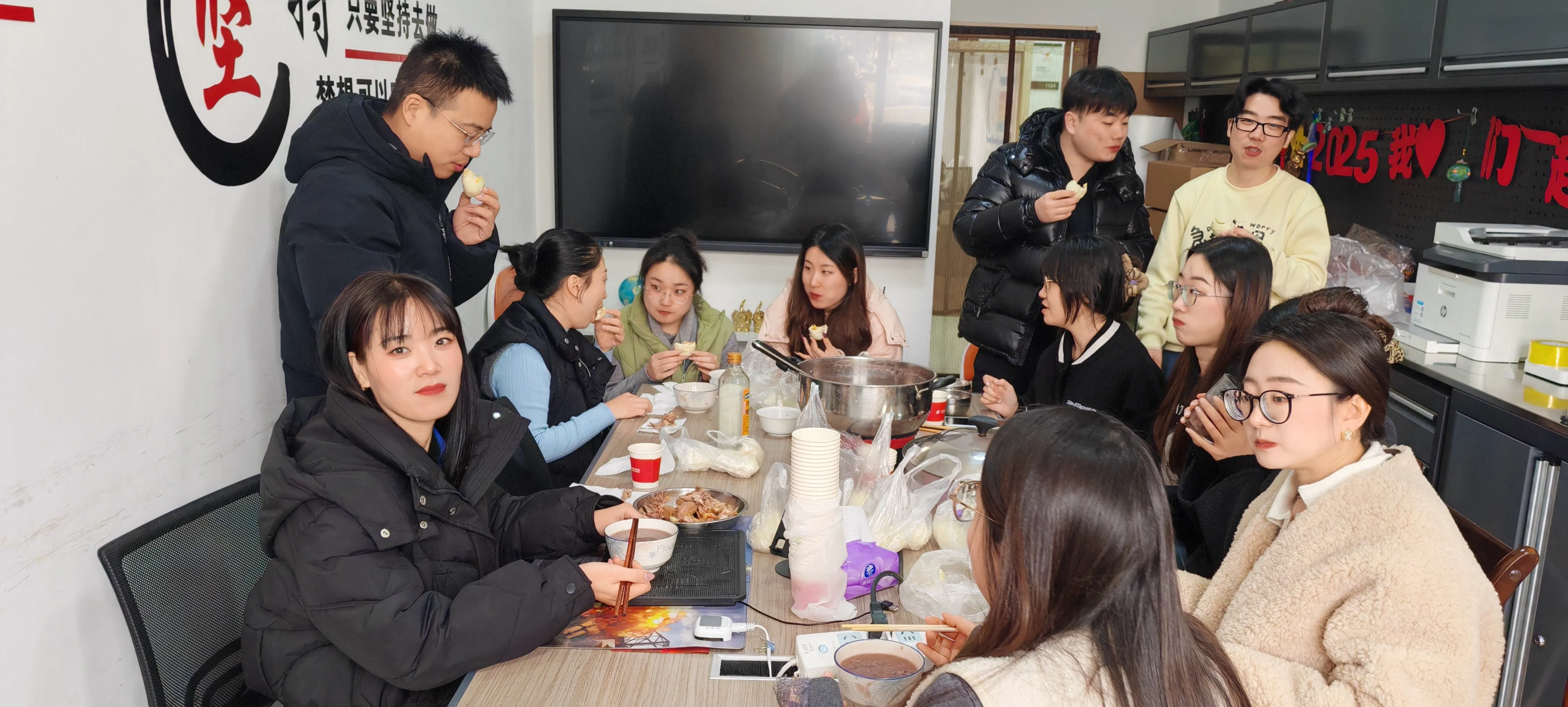 जोजो पॅकवर परंपरेची चव आणि हार्दिक शुभेच्छा