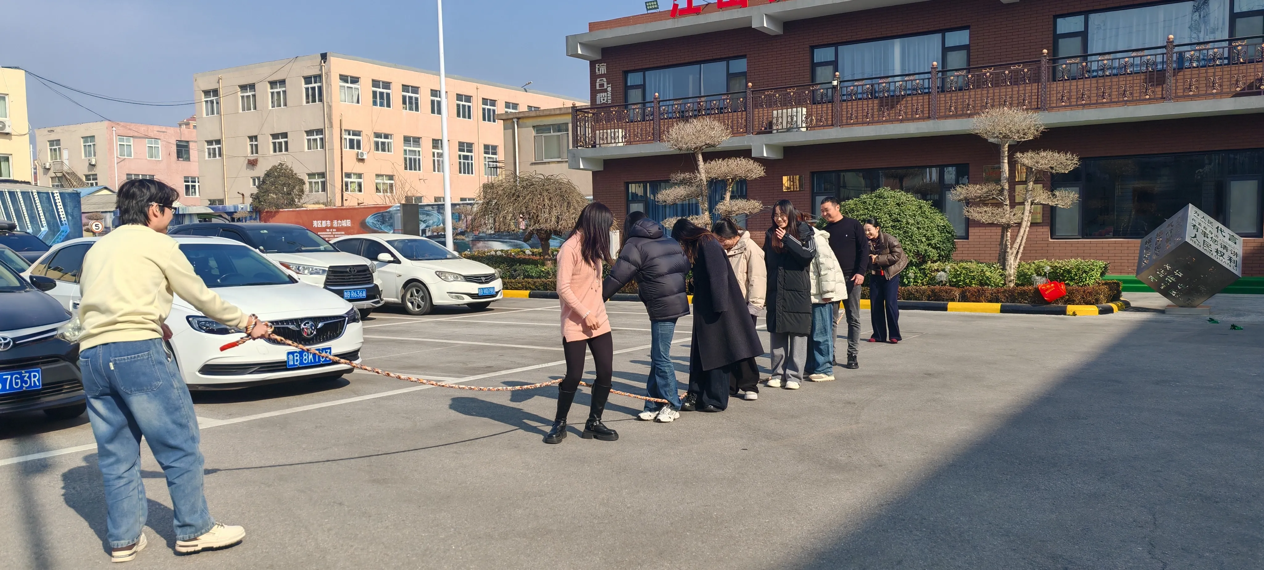 JOJO पॅकवर टीम स्पिरिट उडाले