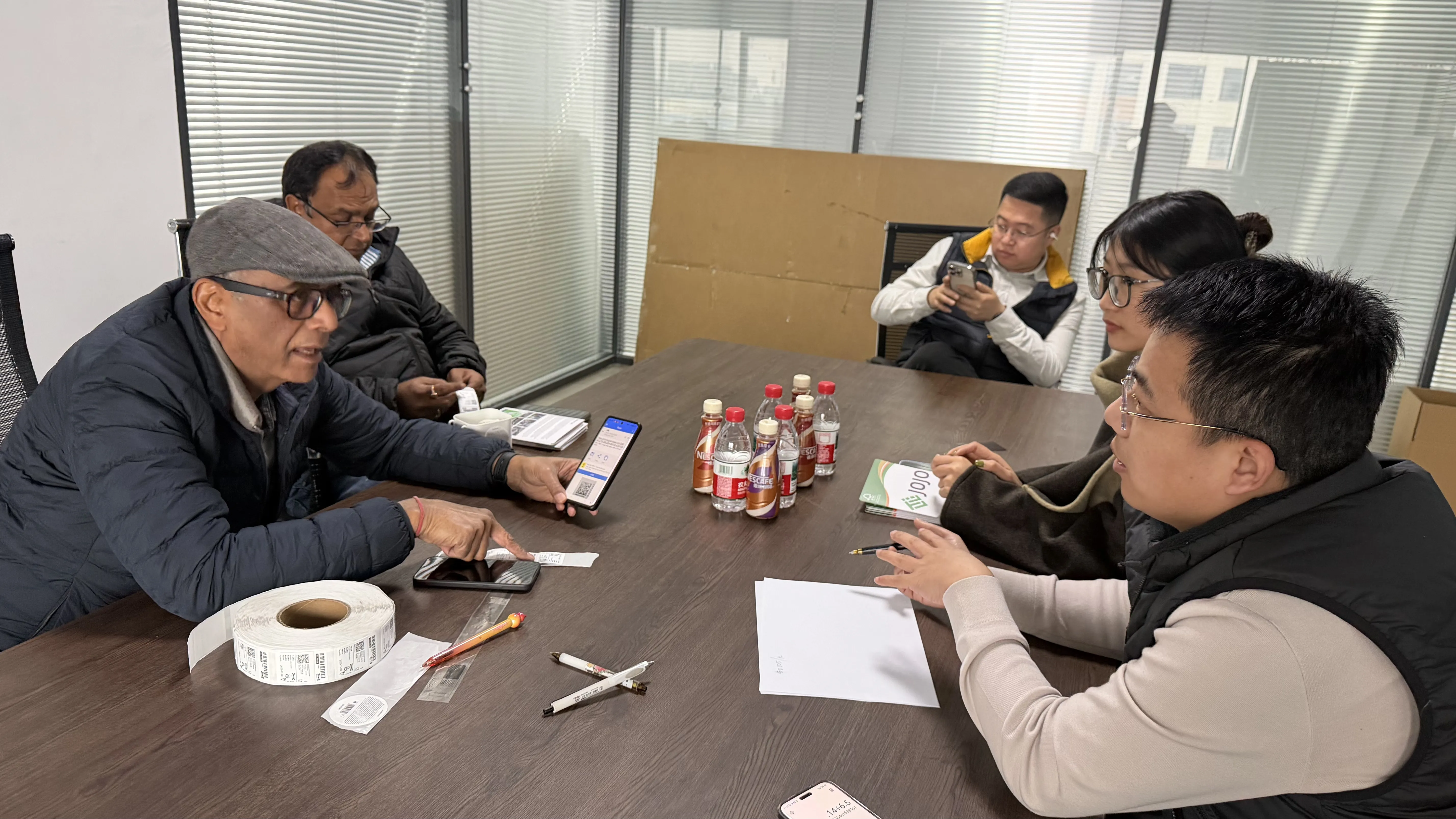 आमच्या कारखान्याला भेट देण्यासाठी ग्राहकांचे मनापासून स्वागत